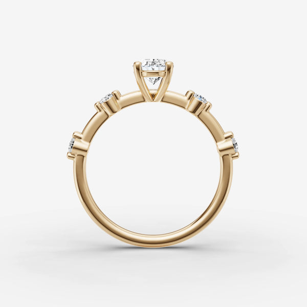 Petite Etoile Oval ring setting, view 2