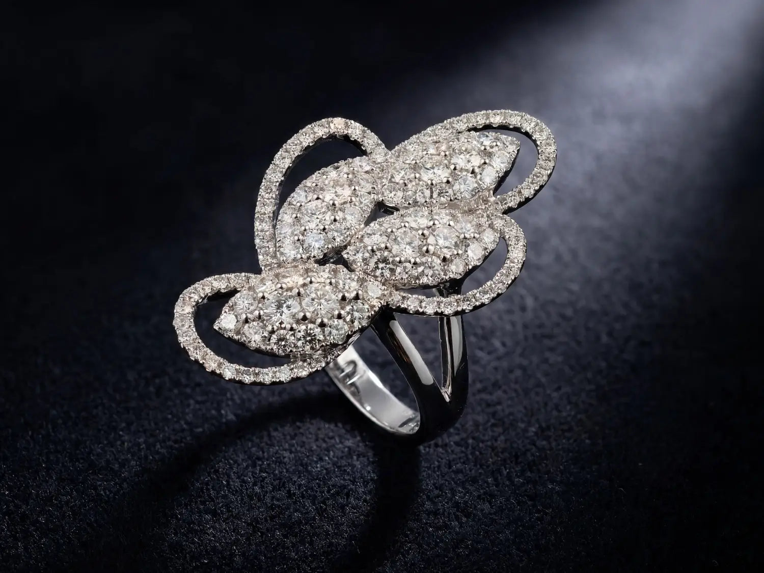 Everett jewelry store 18k gold engagement rings.