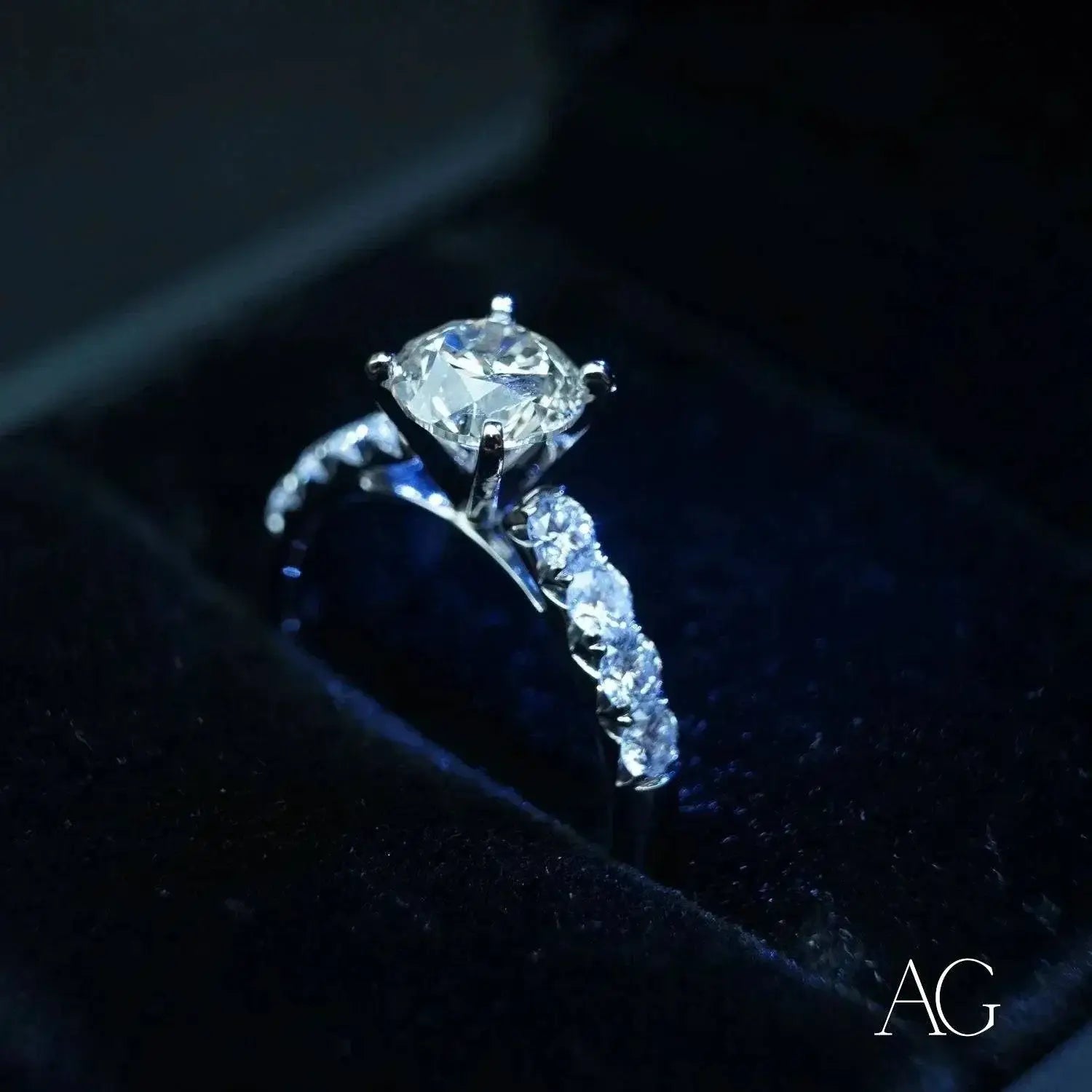 Stunning 18k art gold jewelry diamond engagement ring with cursed gems
