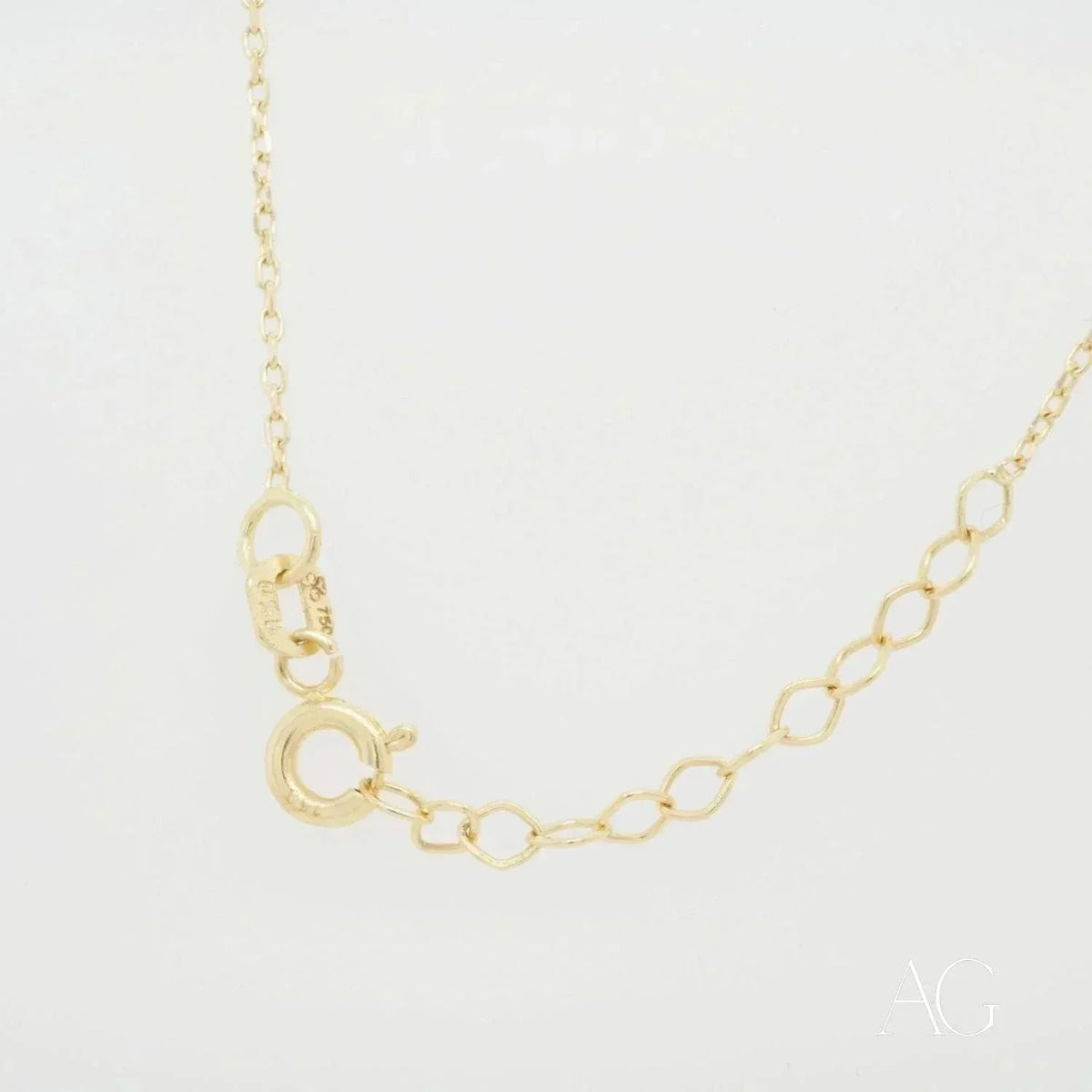 Sparkling Love Necklace: 18k gold with zirconia, delicate chain and clasp