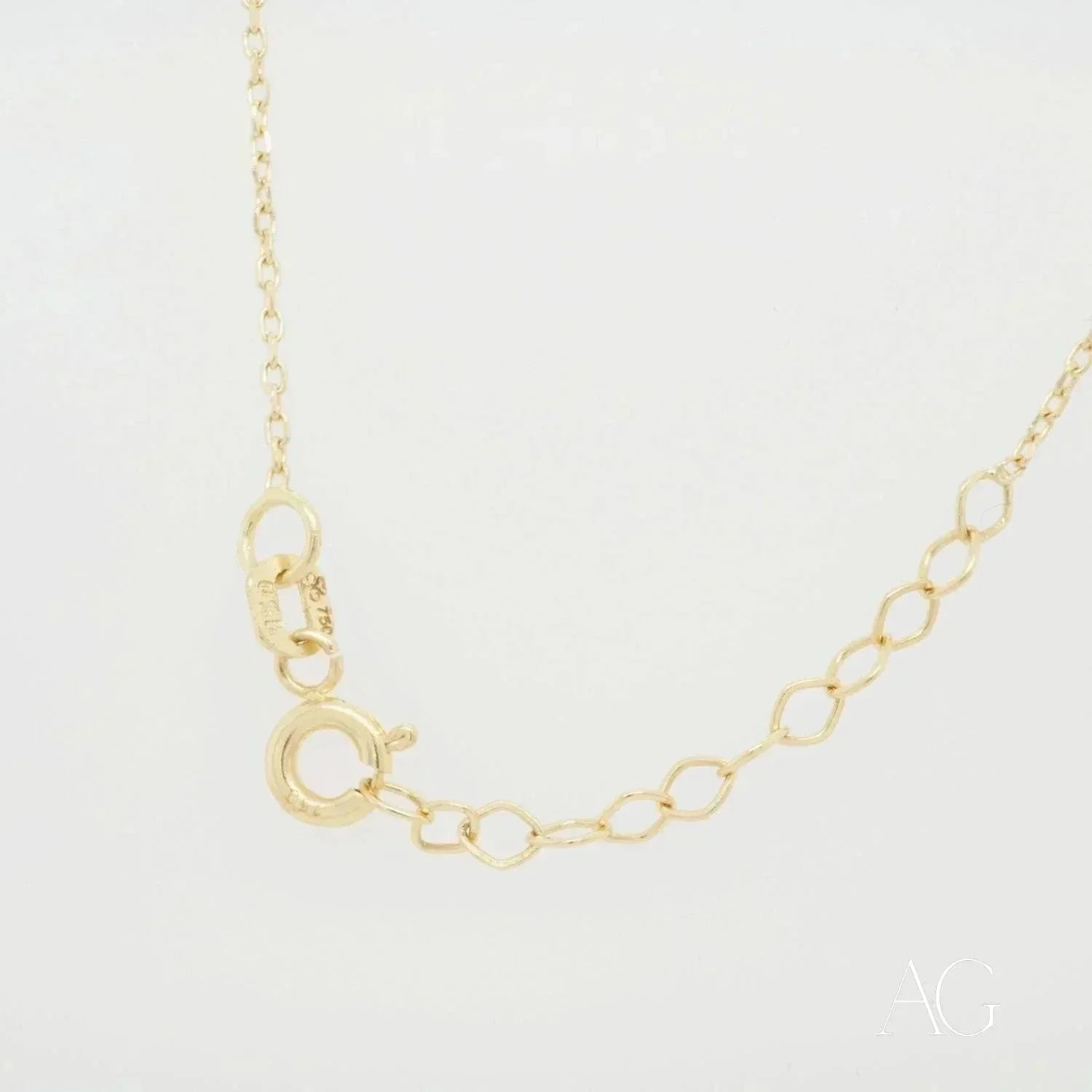 Sparkling Love Necklace: 18k gold with zirconia, delicate chain and clasp