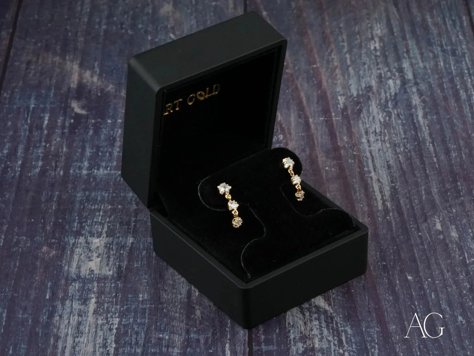 Stars drop earrings in certified 18k solid gold with sparkling stones