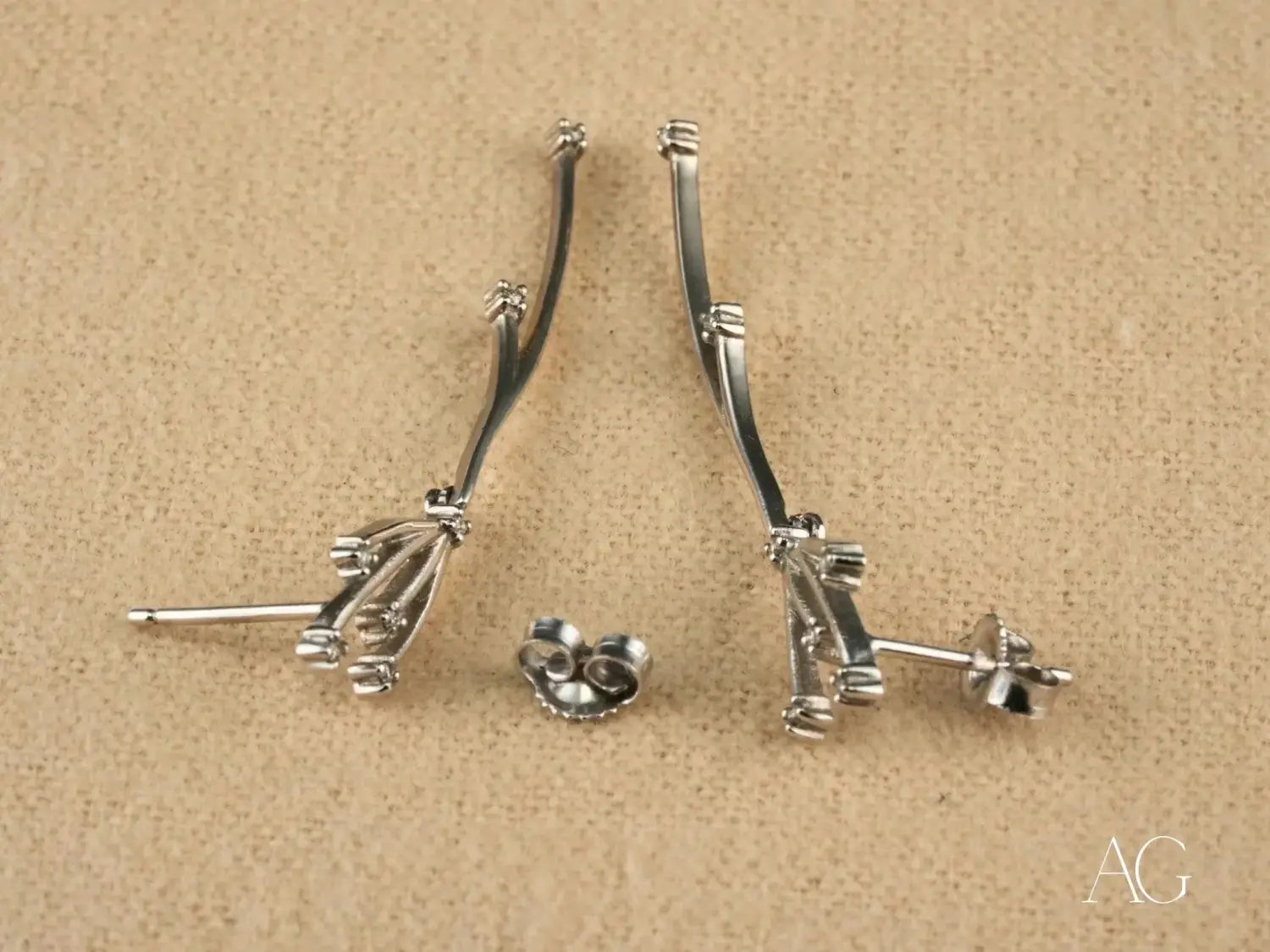 Stellar Bloom: 18k White Gold Diamond Earrings