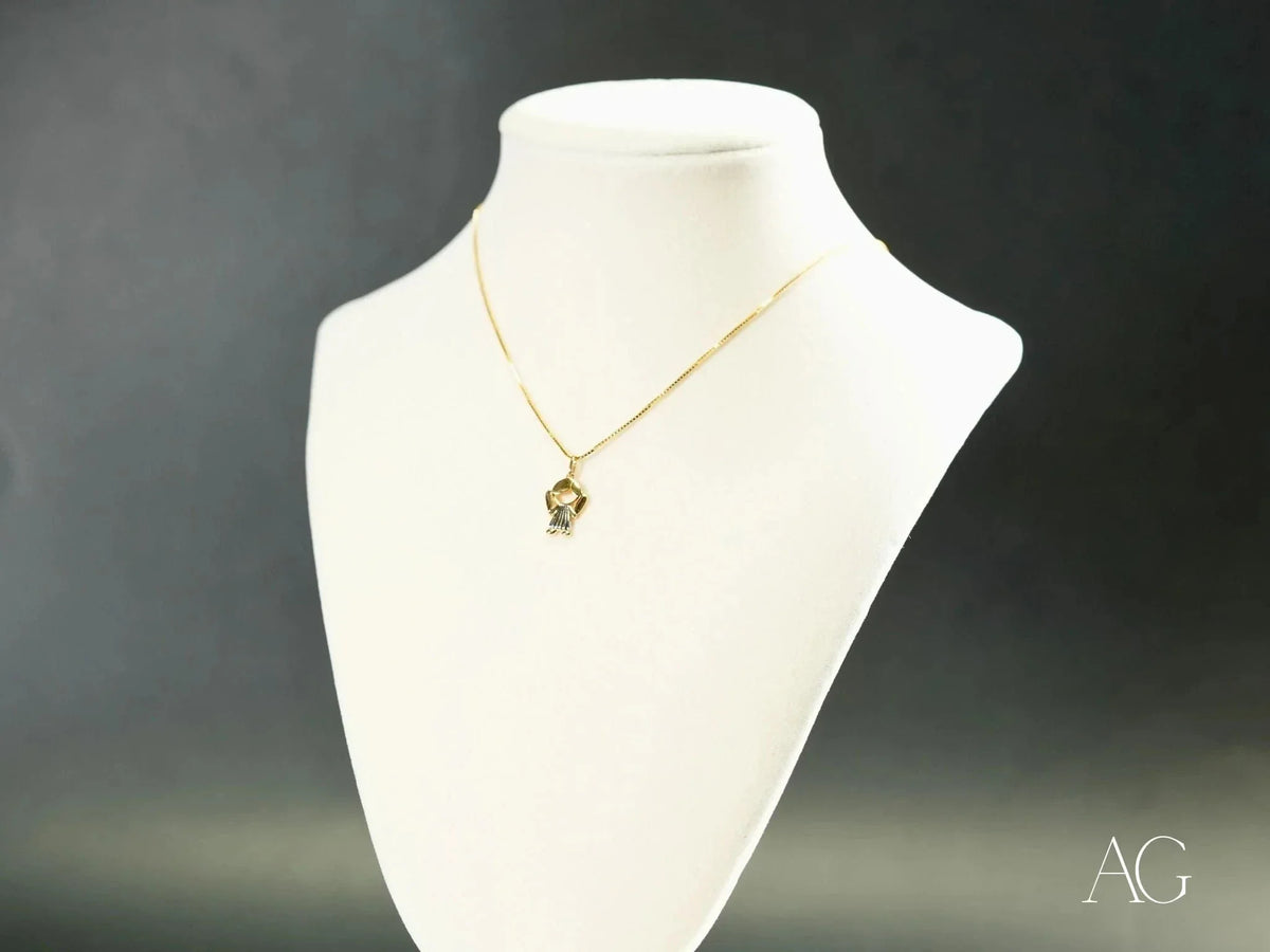 Timeless Charm 18k solid gold pendant with faceted gemstone