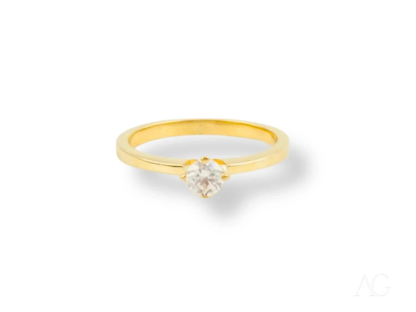 18k yellow gold solitaire ring with round cubic zirconia, front-facing view
