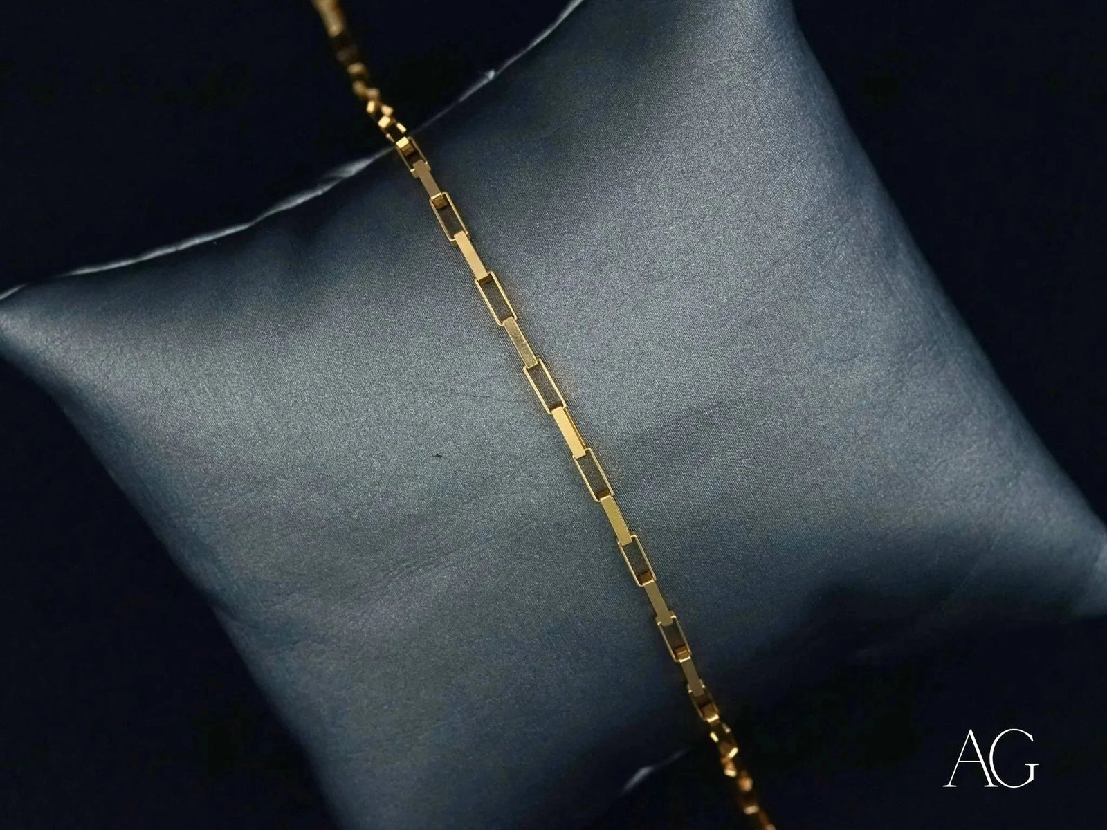 Thin solid 18k gold brick link bracelet with spring ring lock