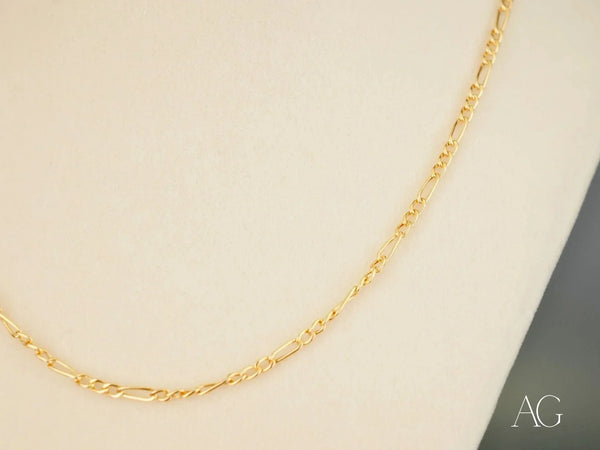 Timeless sophistication in solid 18k gold Figaro chain necklace