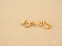 Two certified 18k solid wavy earrings in art gold jewelry