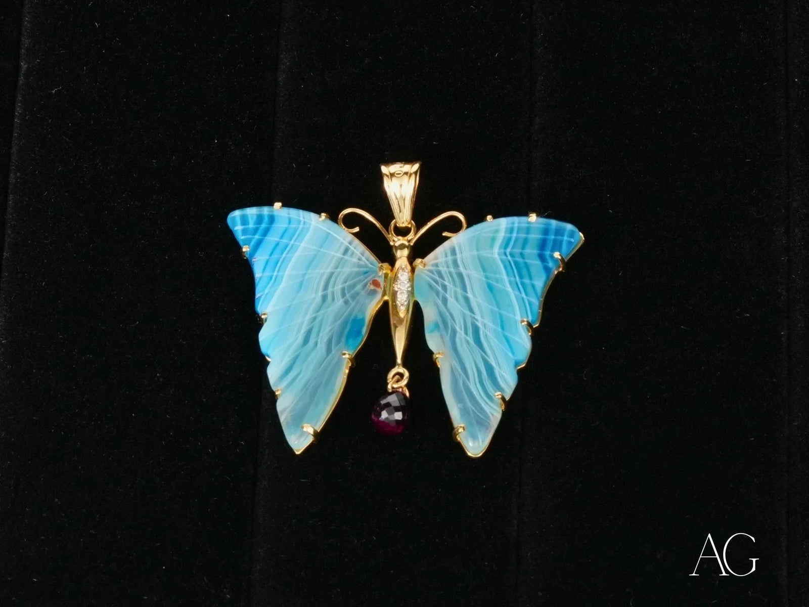 18k solid gold elegance pendant with blue agate wings and ruby